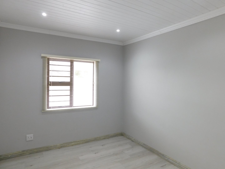 To Let 3 Bedroom Property for Rent in Gustrouw Western Cape